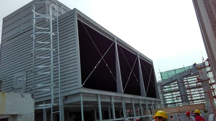 冷卻塔連接溢出水現(xiàn)象原因(冷卻塔冒水蒸汽是什么原因)